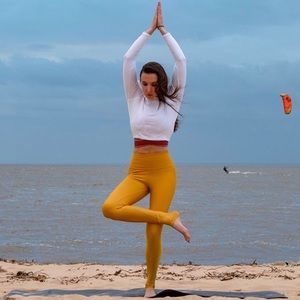 Alo airlift leggings in Tuscan sun ☀️